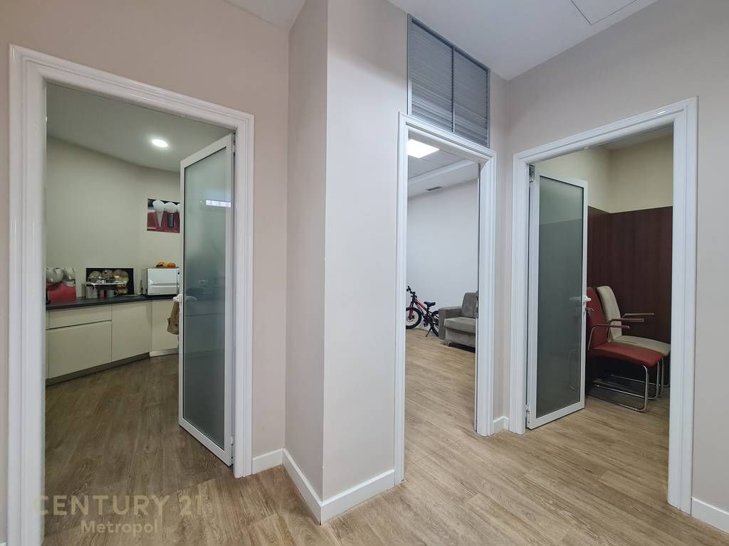 COMMERCIAL SPACE FOR RENT AT PARIS COMMUNE