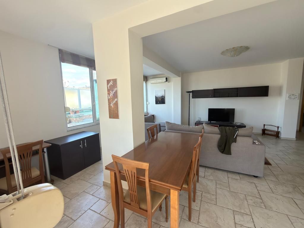 Sheshi Willson, Shesim Apartament 2+1 Me Verande