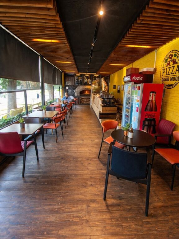 Vendesi attività di Fast Food Pizza - Viale Bajram Curri, Tirana - 25000€ | 150 m²
