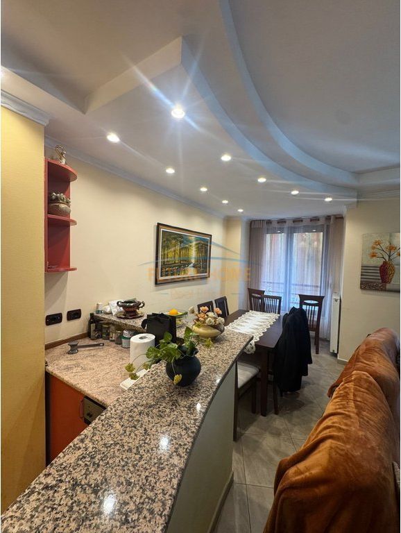 Qera,Apartament 3+1+2+Post Parkimi,Rruga e Bogdanëve, Tiranë