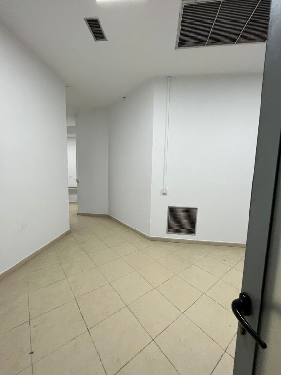 Locale in Affitto per Uffici / Cliniche – Via Kavajës