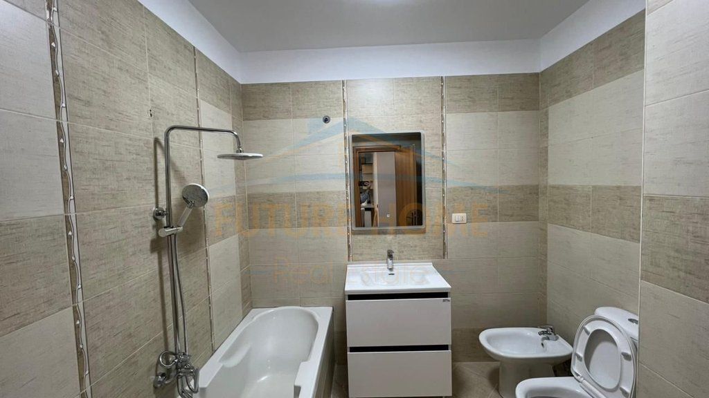 shes,apartament 2+1+2,Stacioni i Trenit