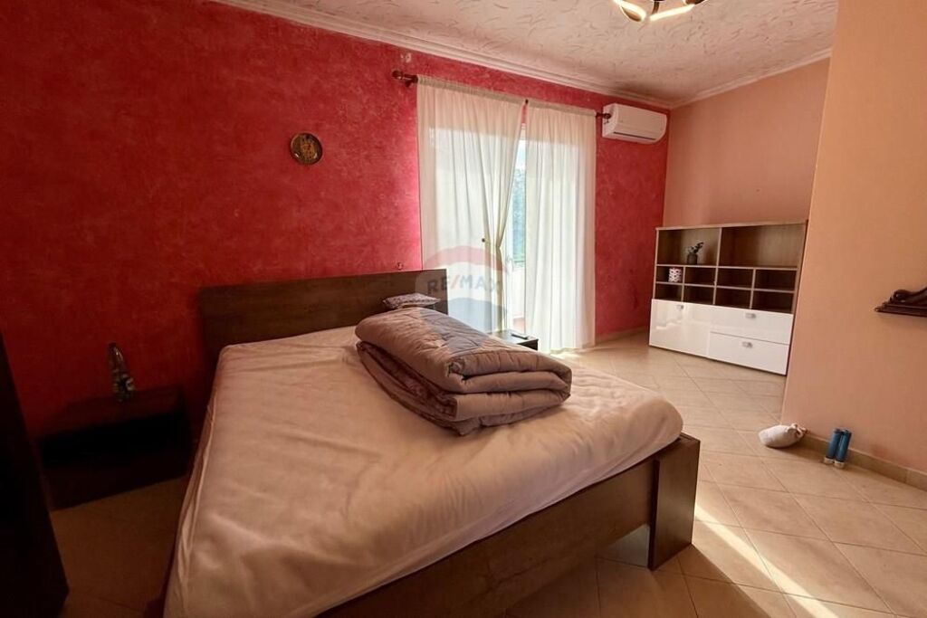 Villa su 3 piani in vendita a Sauk!!!
