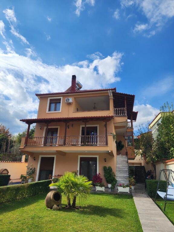 3-STOREY VILLA FOR RENT