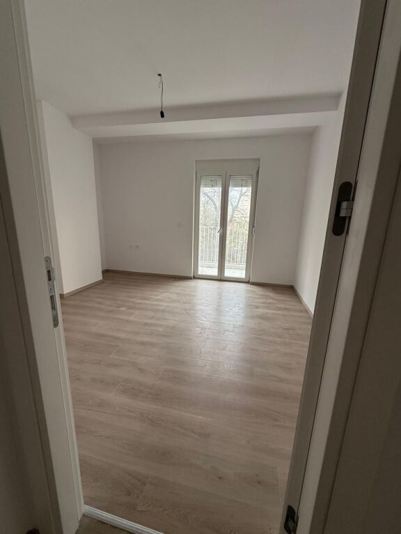 Office for rent near Stadium air Albania