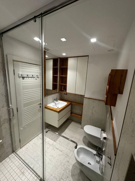 🏡Jepet me qira 3+1  📍 Komuna e Parisit💰 150,000 lekë / muaj