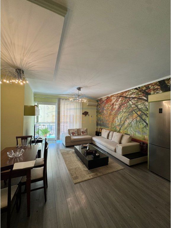 Qira, Apartament 2+1+Post Parkimi, Rruga e Barrikadave, Tiranë