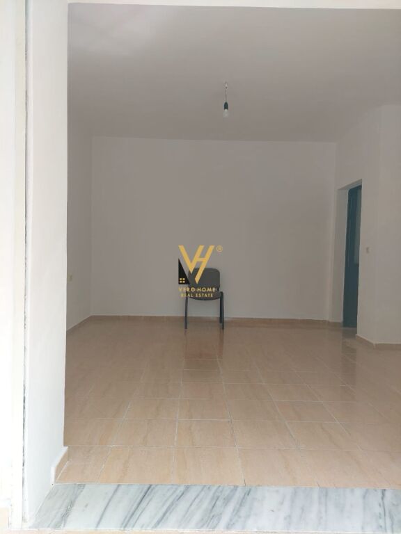 SHOP FOR RENT 58 M2 IN LAPRAKE 60,000 LEKE