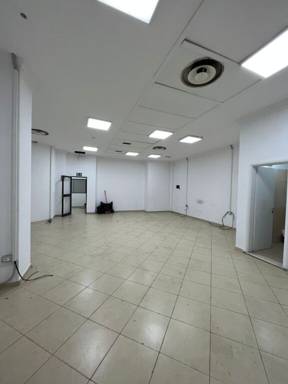 Locale in Affitto per Uffici / Cliniche – Via Kavajës