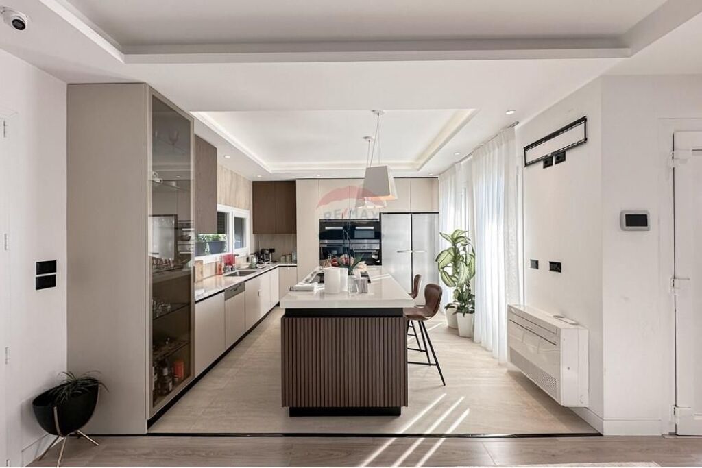 Luxury Villa for rent at Long Hill !