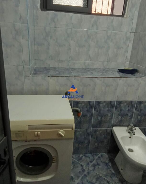 SHITET APARTAMENT 2+1 "MBRAPA AMBASADËS AMERIKANE, RRUGA E ELBASANIT" 150.000 EURO
