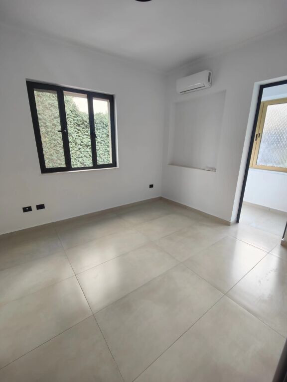 ZYRE ME QIRA NE BLLOK 900 EURO