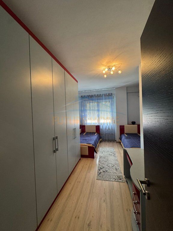 Qira, Apartament 2+1+Post Parkimi, Rruga e Barrikadave, Tiranë