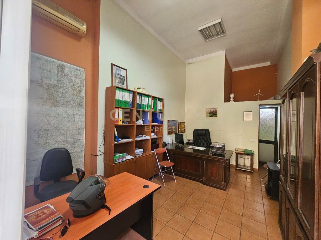DURRES ROAD, WE SELL A SHOP SUITABLE TO BE CONVERTED INTO AN APARTMENT