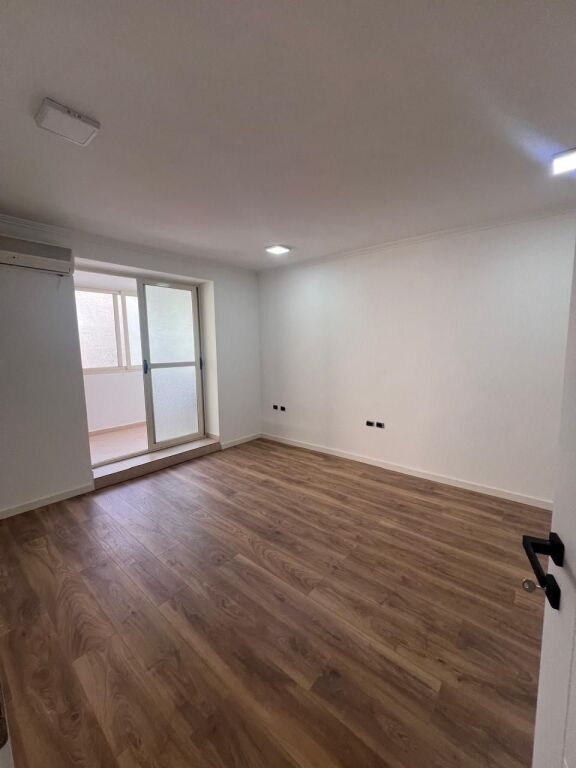 For rent 2+1 at 21 DECEMBER, opposite health center no. 9, main road surrounded by glass windows, very good advertising opportunity.