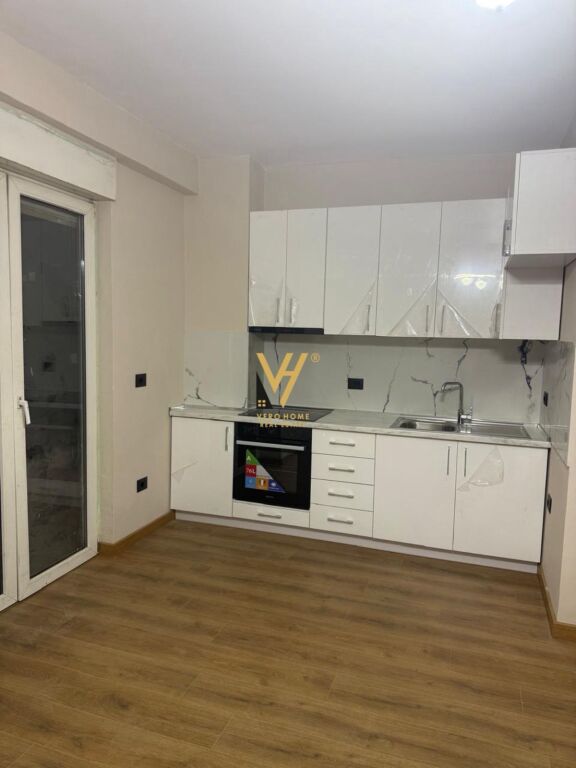 UFFICIO 60 M2 IN AFFITTO A ALI DEM 50.000 LEKE