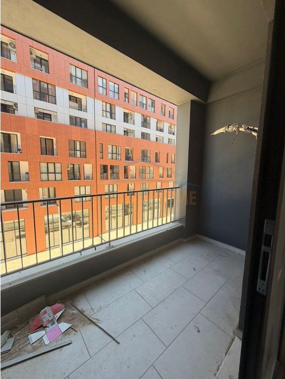 SHITET APARTAMENT 2+1,UNAZA E RE