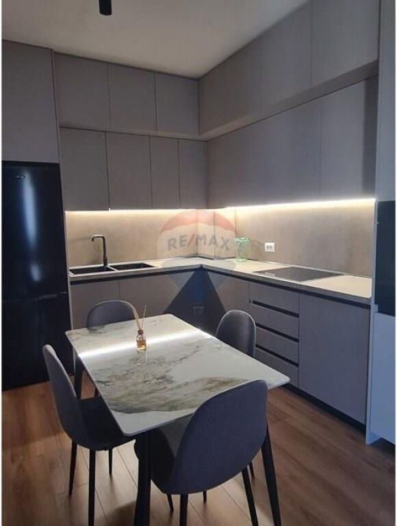 Appartamento 1 +1 in affitto in via Elbasani