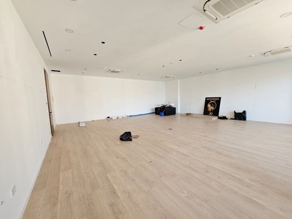 🏢 Premises for Rent – Delijorgji Complex
