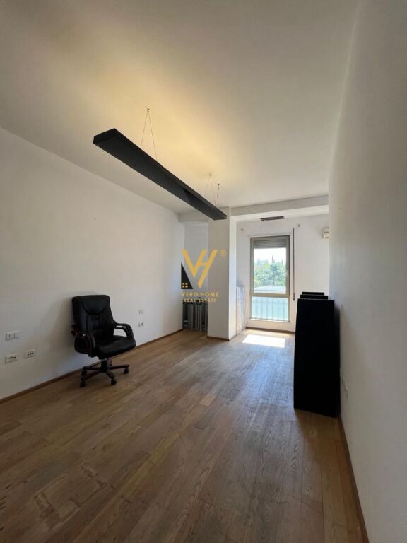 OFFICE 132 M2 FOR RENT AT GARDA 150,000 LEKE
