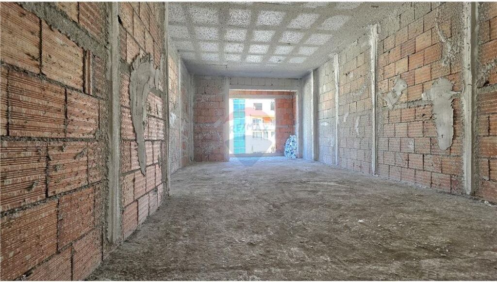🏡 Apartament 1+1 për Shitje – Lungomare, Vlorë