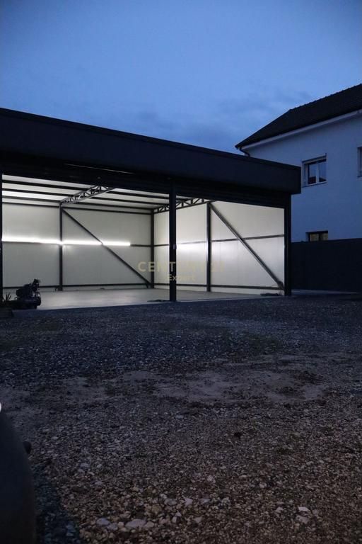 SPAZIO MULTIFUNZIONALE IN AFFITTO