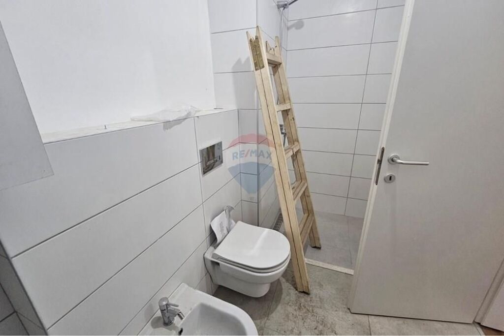 Appartamento 1 +1 in affitto in via Elbasani
