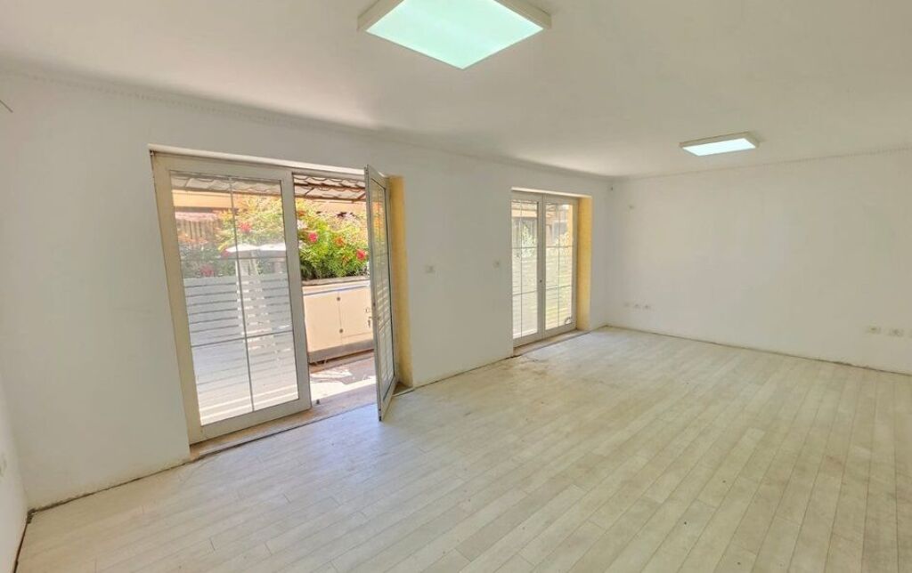 Commercial space for rent, Mozaiku of Tirana, 21 December