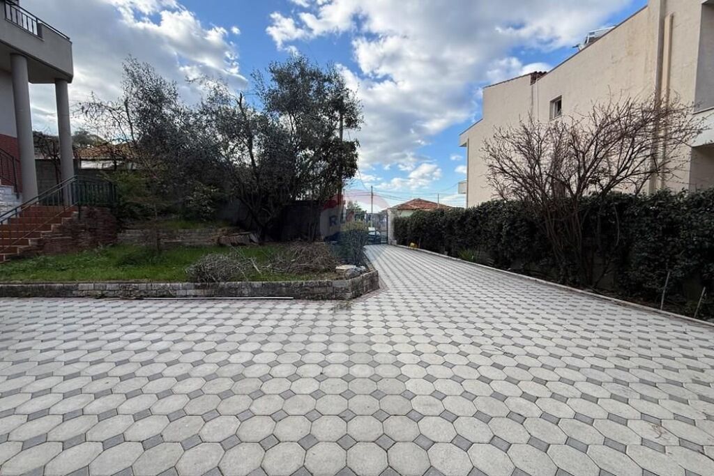 Villa su 3 piani in vendita a Sauk!