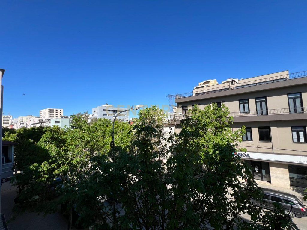 SHITET APARTAMENT 2+1+2 TUALETE PRANE QENDRRES TEK MUZEUMI DURRES !
