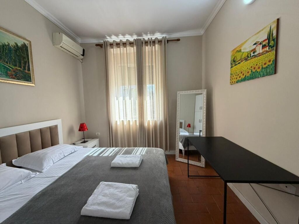 Apartament 2+1 per qira prane Hotel Colosseo tek Rruga e Durresit.