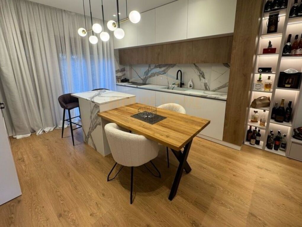 Affitto, Villa su 3 Piani, TEG, Tirana.