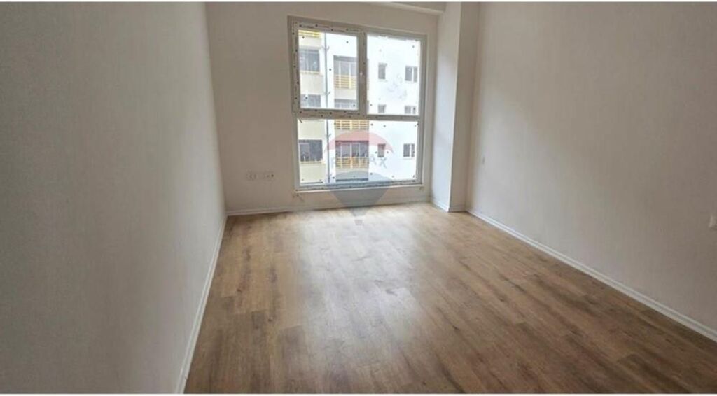 Appartamento 2+1+2 in vendita presso Rez Aura Vendesi appartamento 2+1+2 in Via Dritan Hoxha Complesso Aura. È composto da 1 soggiorno e cucina insieme, 2 camere da letto, 2 bagni e 1 balcone. L'appartamento si trova al 3° piano residenziale di un palazzo con ascensore. Il prezzo è di 1600 Euro al m2. Per maggiori informazioni contattaci.