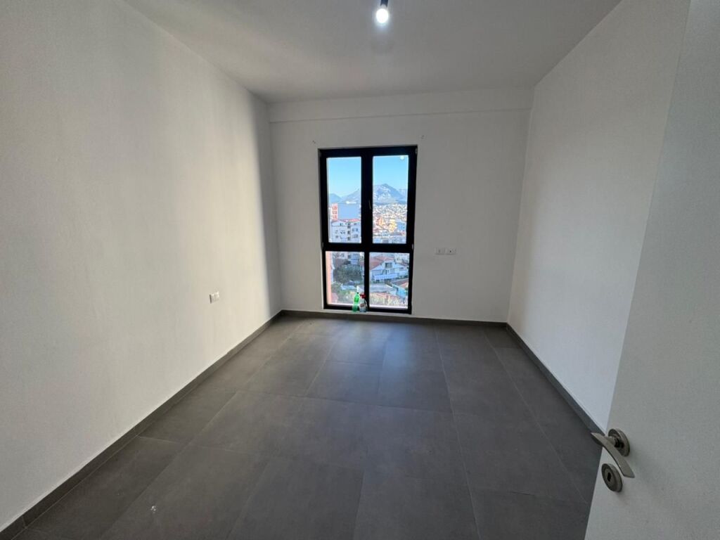 🏡 Appartamento 2+1+2 in affitto  📍 Indirizzo: Farmacia 10💰 Prezzo: 60.000 lek/mese