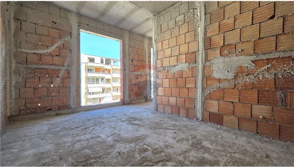 🏡 Apartament 1+1 për Shitje – Lungomare, Vlorë