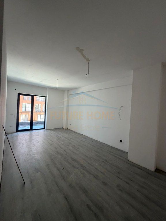 SHITET APARTAMENT 2+1,UNAZA E RE