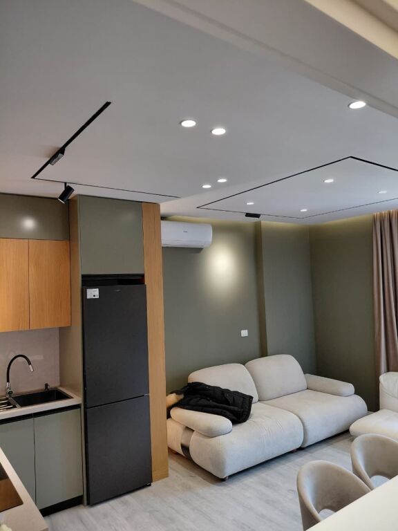 🏢Ne zonen e Ali Demit,jepet me qera apartament 2+1+2+post parkimi,i mobiluar 60,000 Leke