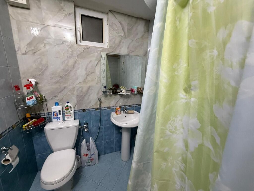 🏡 Jepet me qira 2+1 – 📍 Përballë Klinikës At Luigji Monti, Rr. e Kavajës💶 700 €/muaj