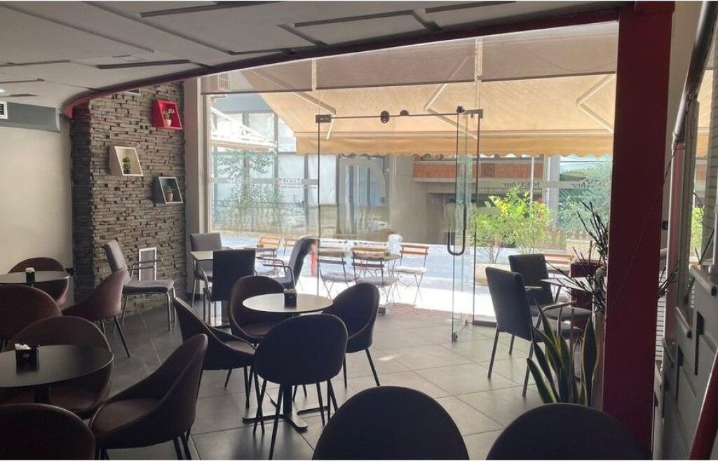 LAPRAKE, WE RENT BAR-CAFE