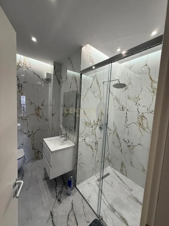 SHESIM APARTAMENT 2+1+2+ POST PARKIMI NE RRUGEN E DURRSIT PERBALLE COLOSSEO !!