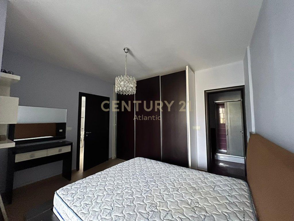 IN VENDITA APPARTAMENTO 2+1+2 BAGNI E 2 BALCONI PRESSO EX URT A DURRËS !