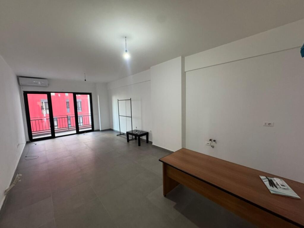 🏡 Appartamento 2+1+2 in affitto  📍 Indirizzo: Farmacia 10💰 Prezzo: 60.000 lek/mese