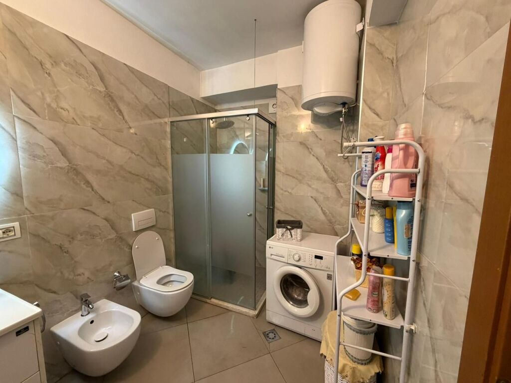 🏡 Jepet me qira 2+1 – 📍 Përballë Klinikës At Luigji Monti, Rr. e Kavajës💶 700 €/muaj