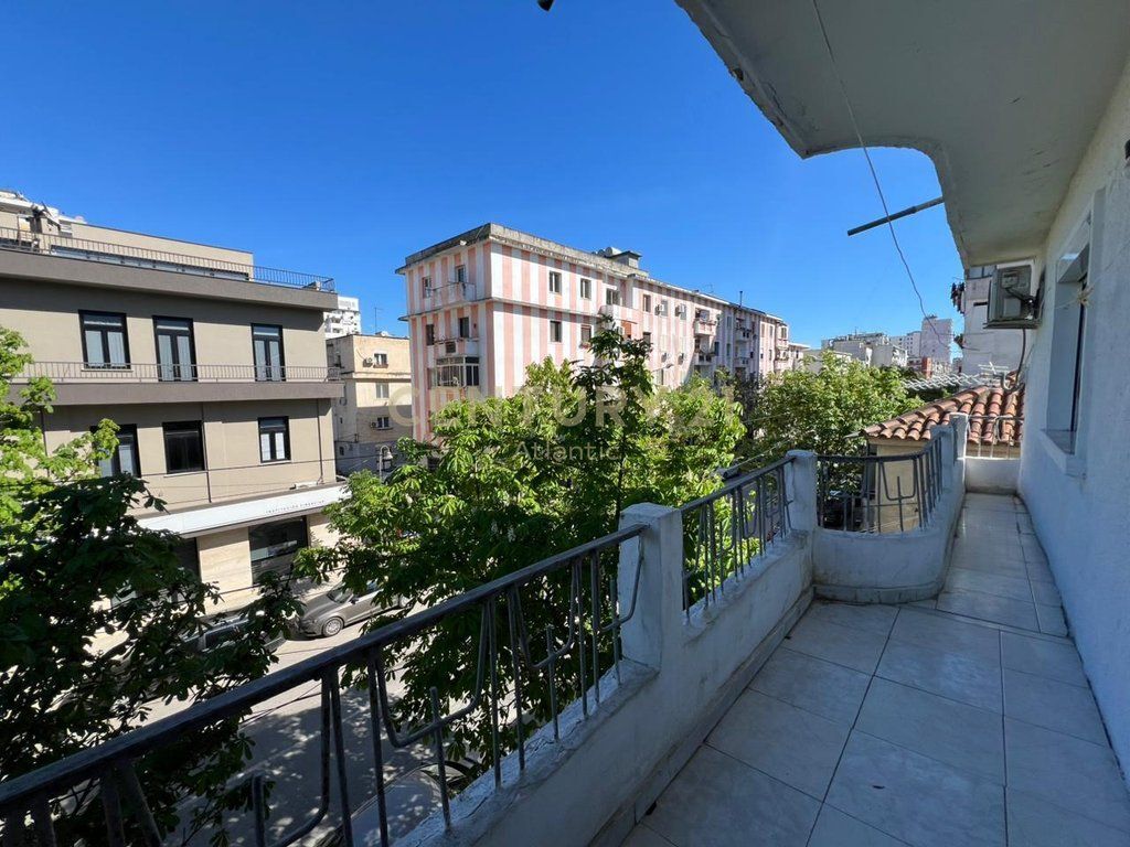 APPARTAMENTO 2+1+2 BAGNI IN VENDITA VICINO AL CENTRO PRESSO IL MUSEO DI DURRËS !