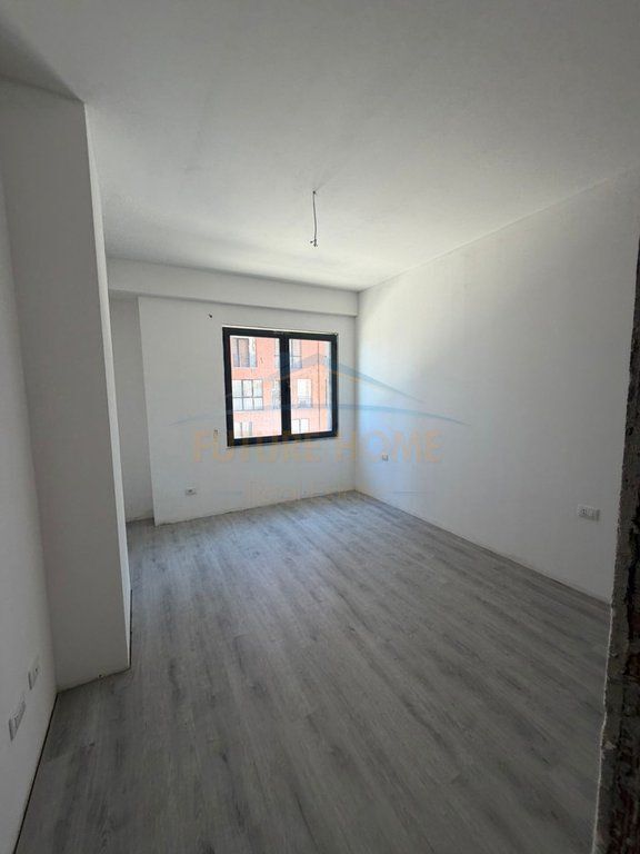 SHITET APARTAMENT 2+1,UNAZA E RE