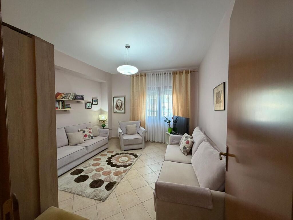 🏡 Jepet me qira 2+1 – 📍 Përballë Klinikës At Luigji Monti, Rr. e Kavajës💶 700 €/muaj