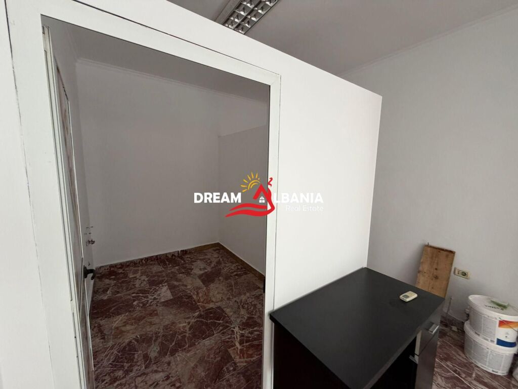 Premises for rent in the Paris Commune area, Tirana (ID 42611405)