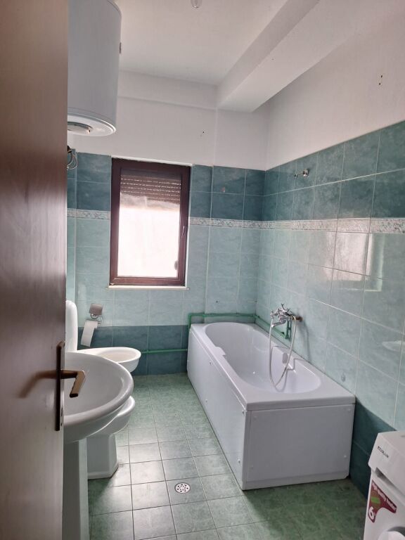 Shitet 3+1 prane Xhamlliku Tirane 144 m2 189 000 eur