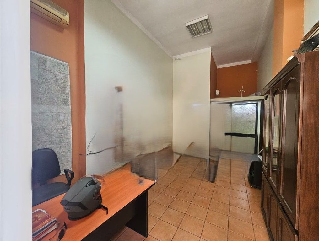 DURRES ROAD, WE SELL A SHOP SUITABLE TO BE CONVERTED INTO AN APARTMENT