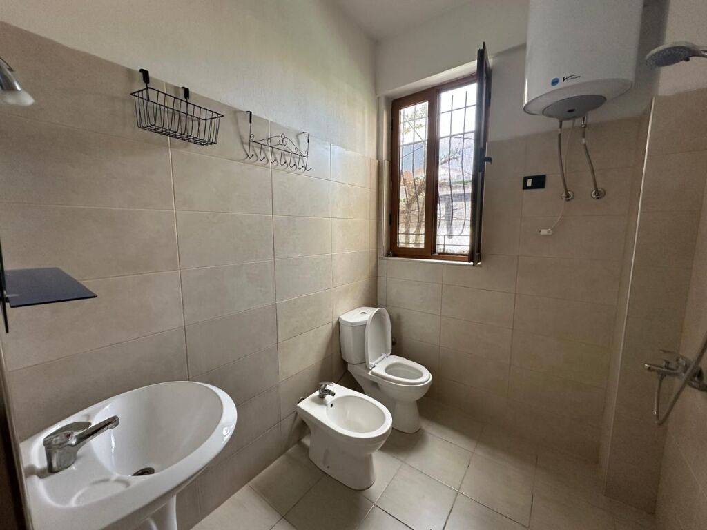 🏡 Rent First floor of a villa–📍 Area: 5 Maj 🏠 Typology: 1+1